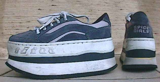 Какую обувь носили в 90-х?