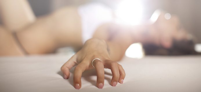 woman climaxing 7 best vibrators for women by healthista.com slider